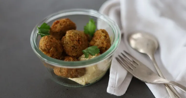 Bohnen Hummus mit getrockneten Tomaten [REZEPT]