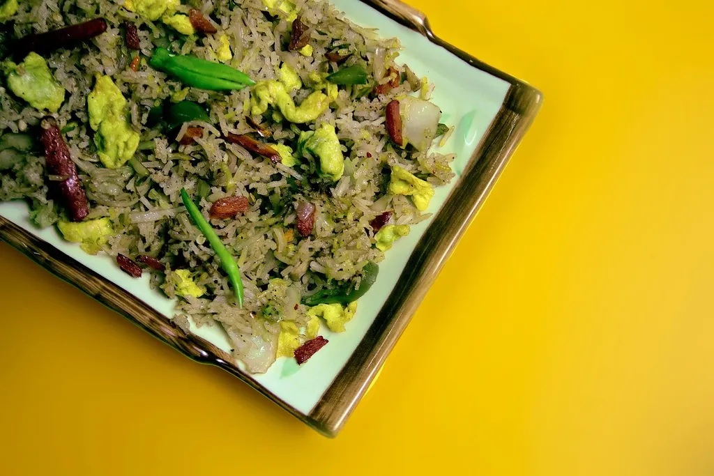 Vegane Käsesoße über Kartoffeln