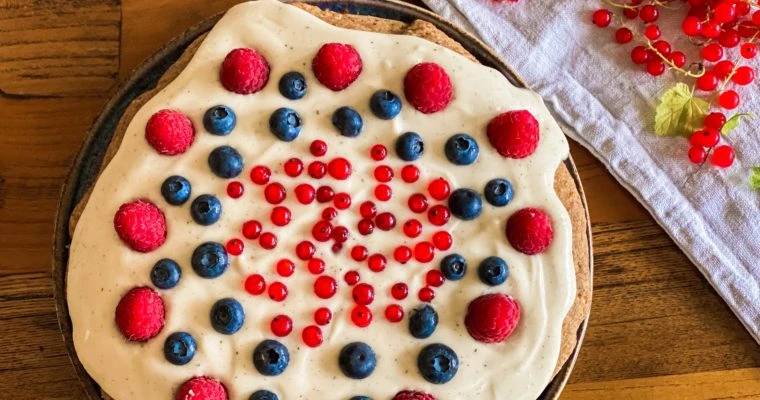 Vollwertiger Sommerkuchen mit Beeren [REZEPT]